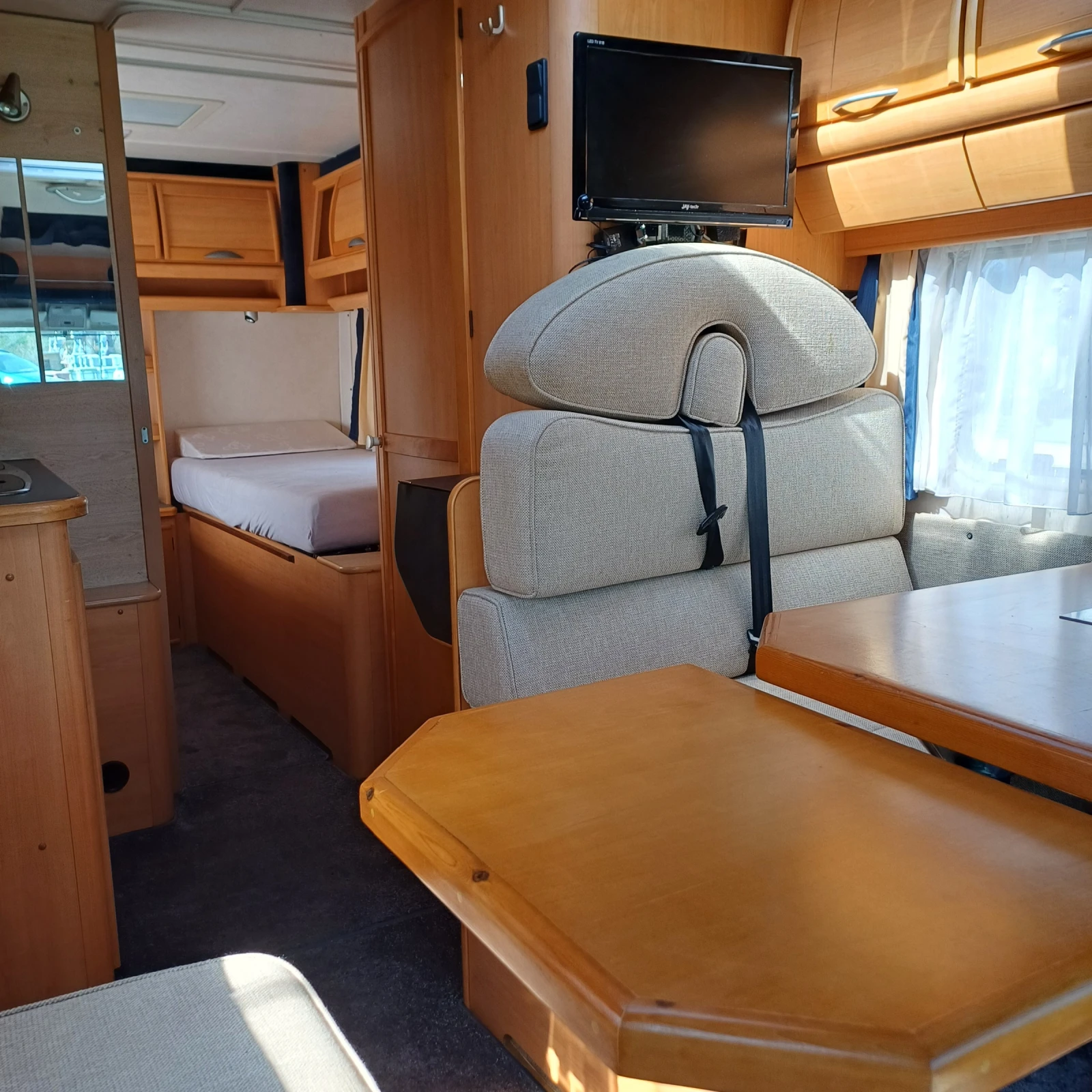 Кемпер LMC Автоматик , снимка 8 - Каравани и кемпери - 53848291