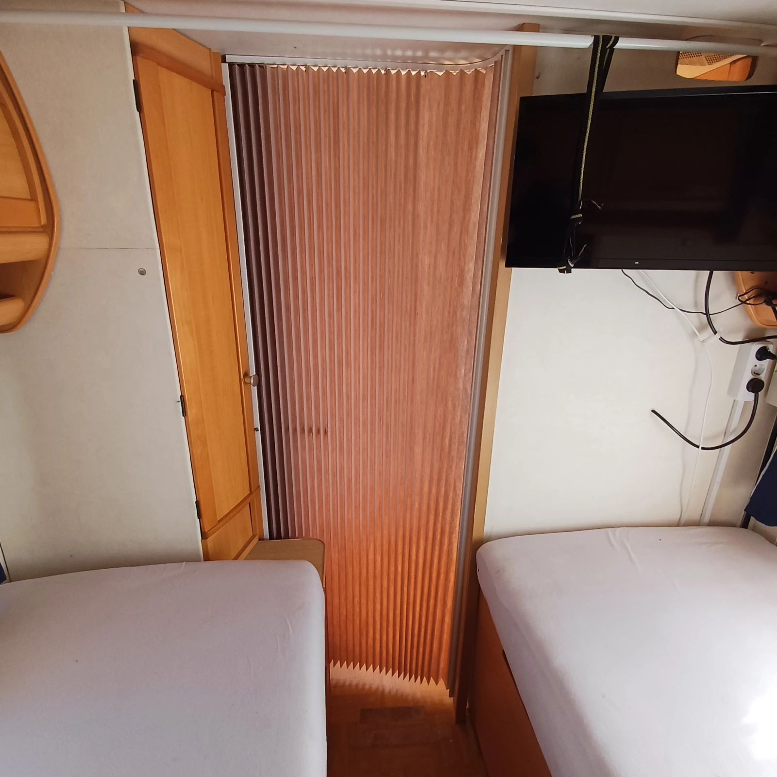 Кемпер LMC Автоматик , снимка 17 - Каравани и кемпери - 53848291