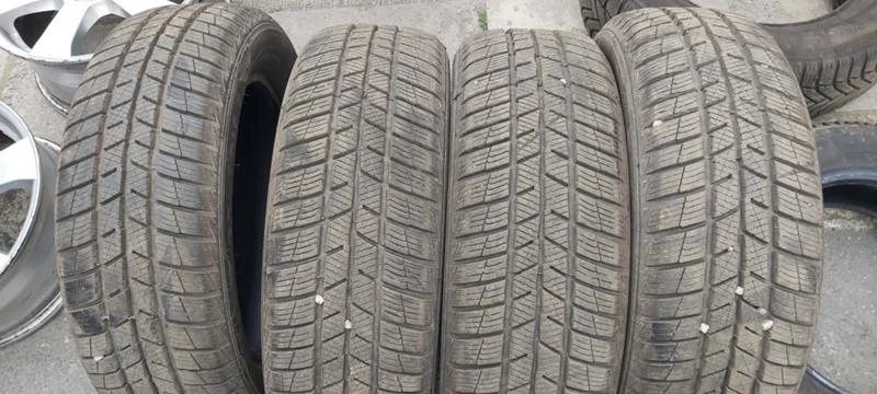 Гуми Зимни 185/60R15, снимка 1 - Гуми и джанти - 32913929