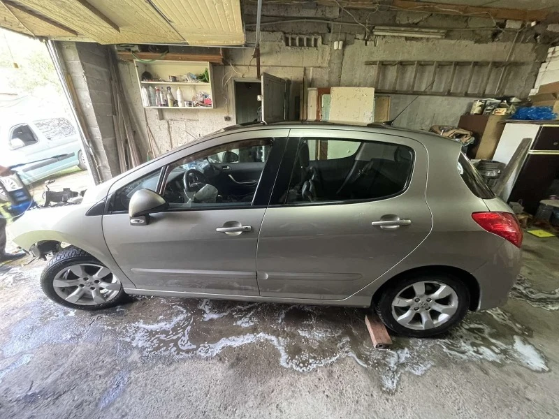 Peugeot 308 1.6 eHDI, снимка 2 - Автомобили и джипове - 47262846