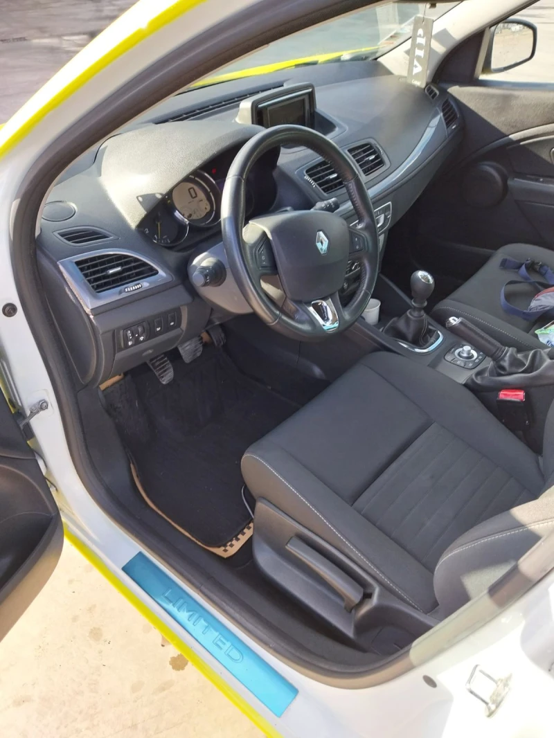 Renault Megane 1.5dci, снимка 8 - Автомобили и джипове - 51933127
