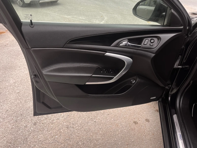 Opel Insignia 2.8 LUKS 4x4, снимка 8 - Автомобили и джипове - 51950901