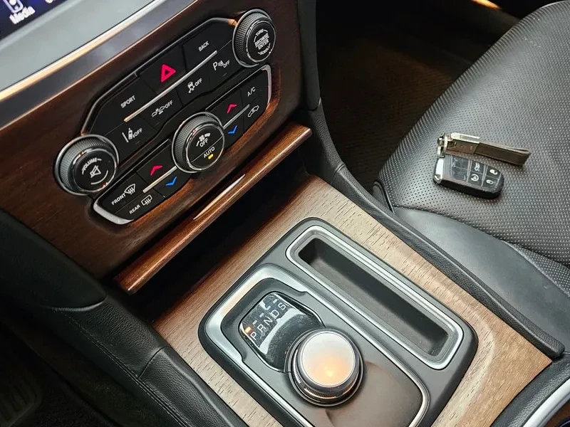 Chrysler 300c 3.6, снимка 9 - Автомобили и джипове - 54326103