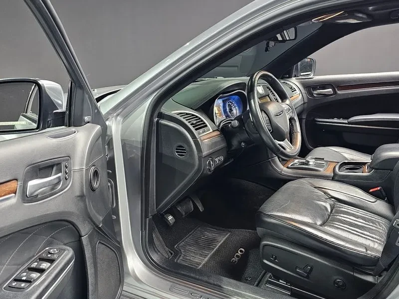 Chrysler 300c 3.6, снимка 12 - Автомобили и джипове - 54326103