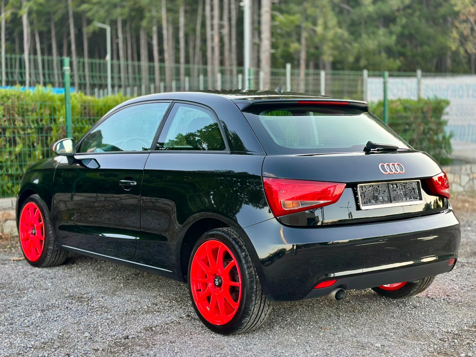 Audi A1  1.6 TDI S-LINE - изображение 6