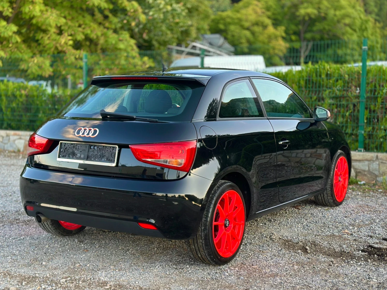 Audi A1  1.6 TDI S-LINE - изображение 4
