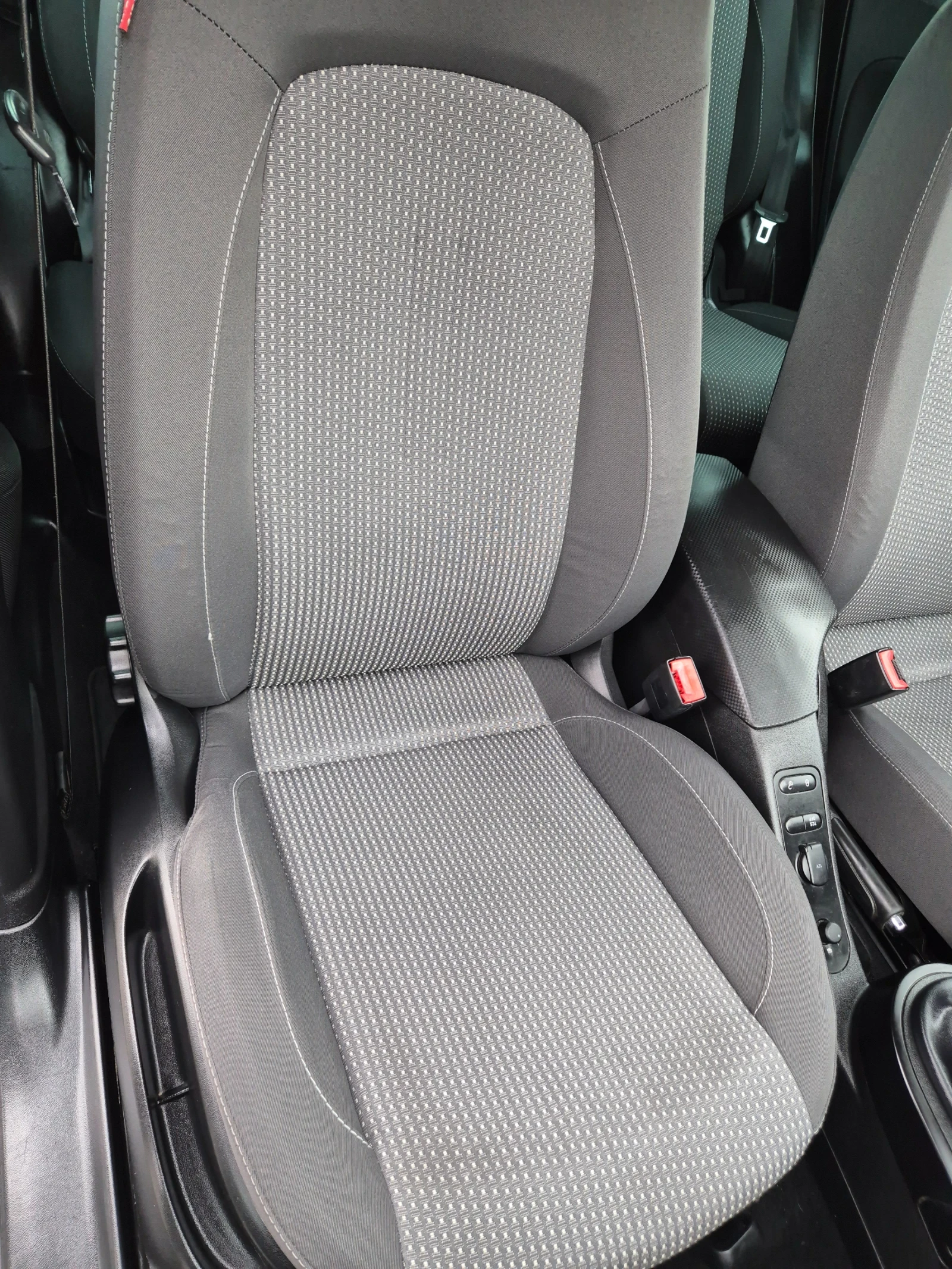 Seat Altea ФЕЙСЛИФТ 1.9TDI , снимка 8 - Автомобили и джипове - 54371504