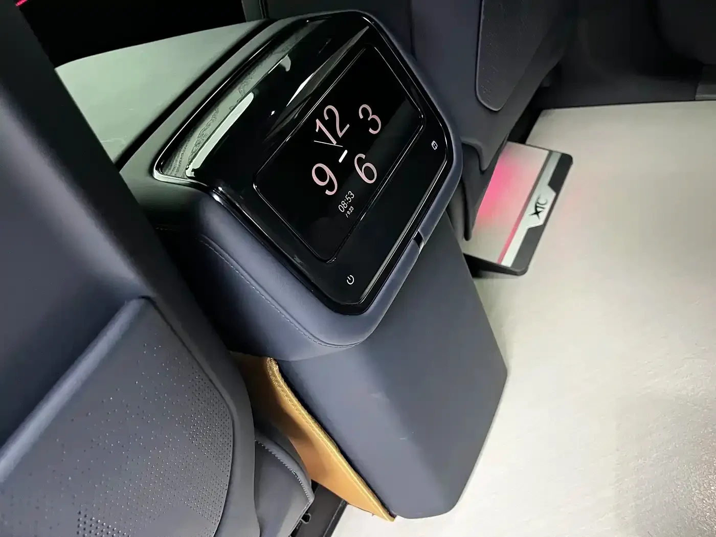 Zeekr 9X Max Edition 55 kWh, снимка 9 - Автомобили и джипове - 56361663