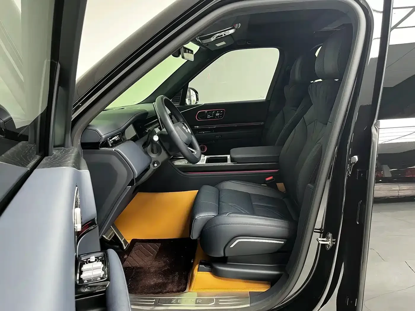 Zeekr 9X Max Edition 55 kWh, снимка 7 - Автомобили и джипове - 56361663