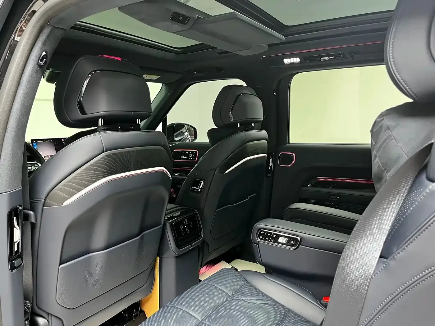Zeekr 9X Max Edition 55 kWh, снимка 15 - Автомобили и джипове - 56361663