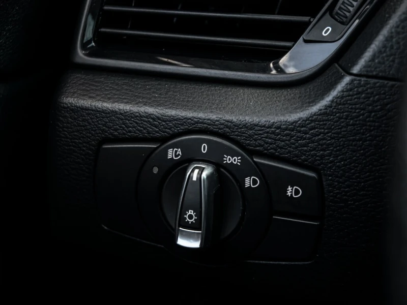 BMW X1 * АВТО КРЕДИТ* ЦЕНА ДО БГ * Сервизна история * , снимка 10 - Автомобили и джипове - 52615969