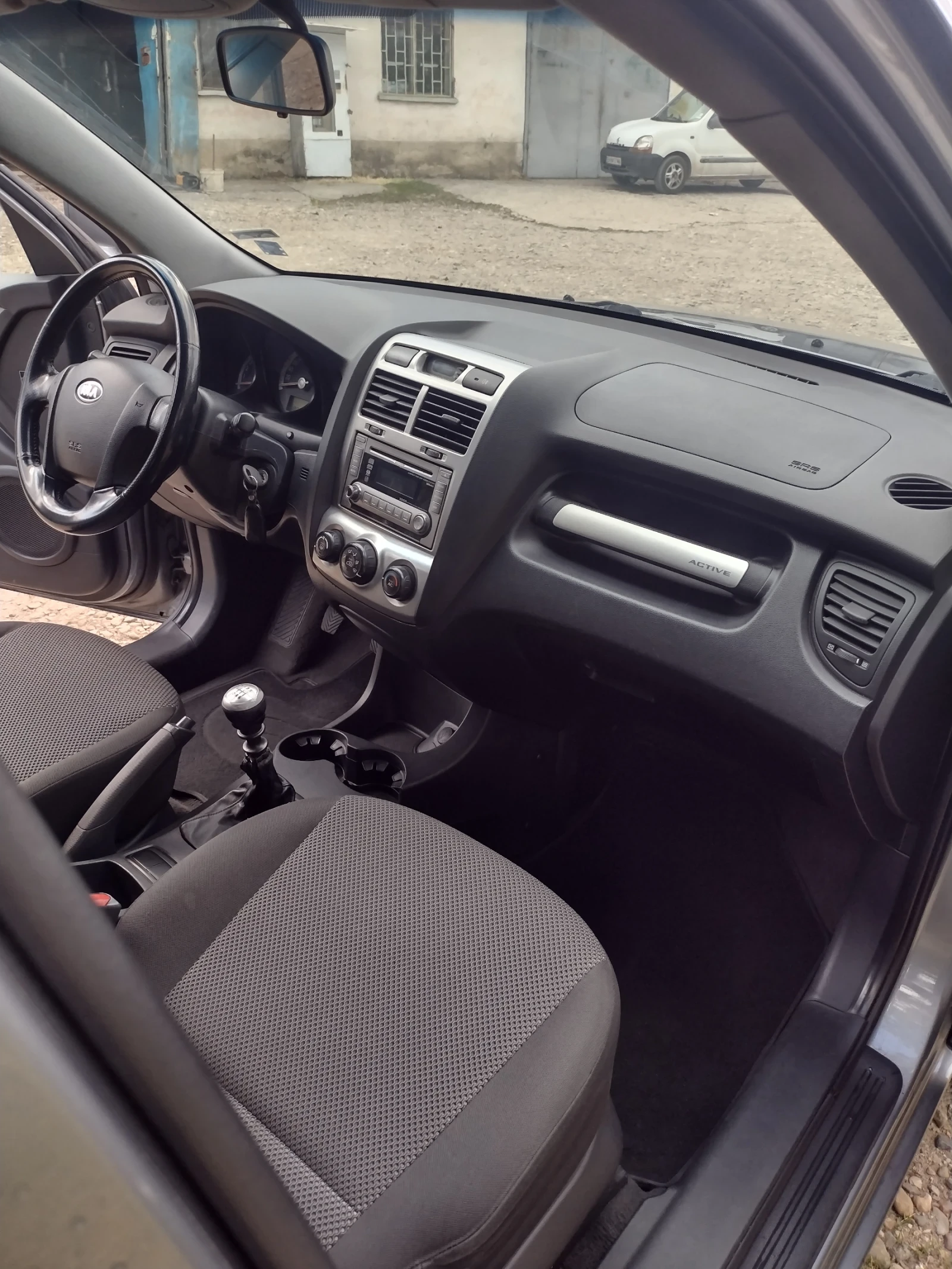Kia Sportage 2.0 - изображение 10