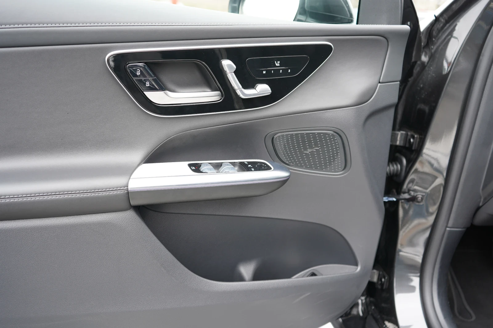 Mercedes-Benz GLC 63 AMG S* E PERFORMANCE* 4M* CERAMIC* , снимка 7 - Автомобили и джипове - 54029035