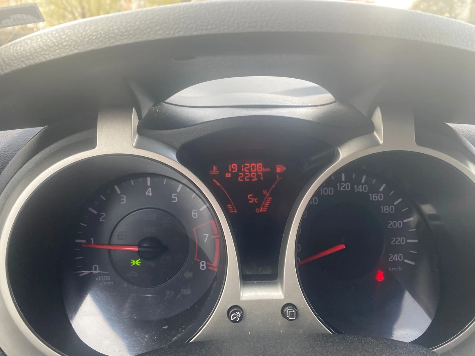 Nissan Juke, снимка 9 - Автомобили и джипове - 54225370