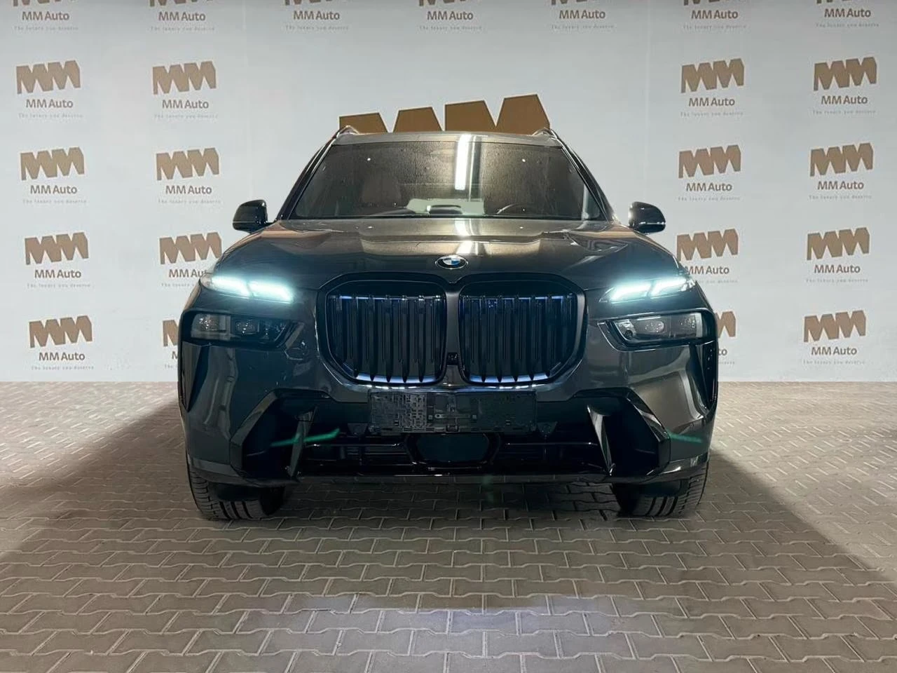 BMW X7 40i* xDrive* M Sport Pro* Carbon* 7 Seat, снимка 2 - Автомобили и джипове - 55920466