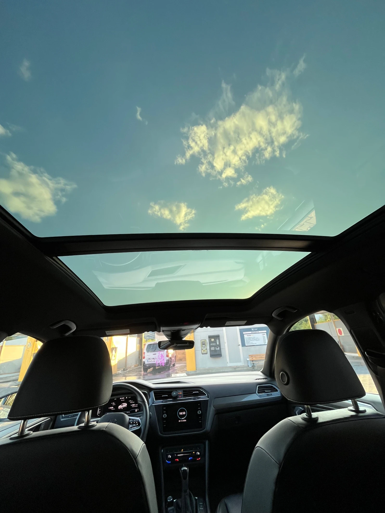 VW Tiguan R-Line Black Edition, снимка 5 - Автомобили и джипове - 56060908