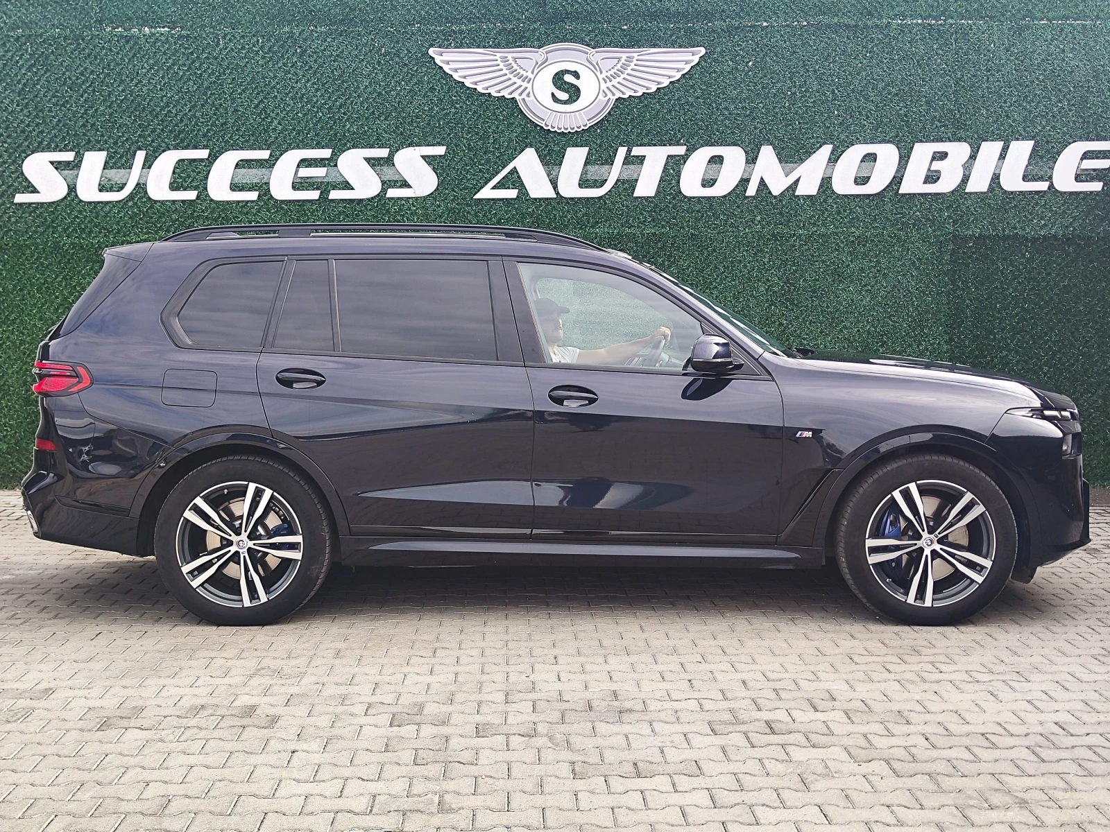 BMW X7 MPAK* 4.0* PANORAMA* PODGREV* OBDUH* CAMERA* LIZIN, снимка 3 - Автомобили и джипове - 56092007