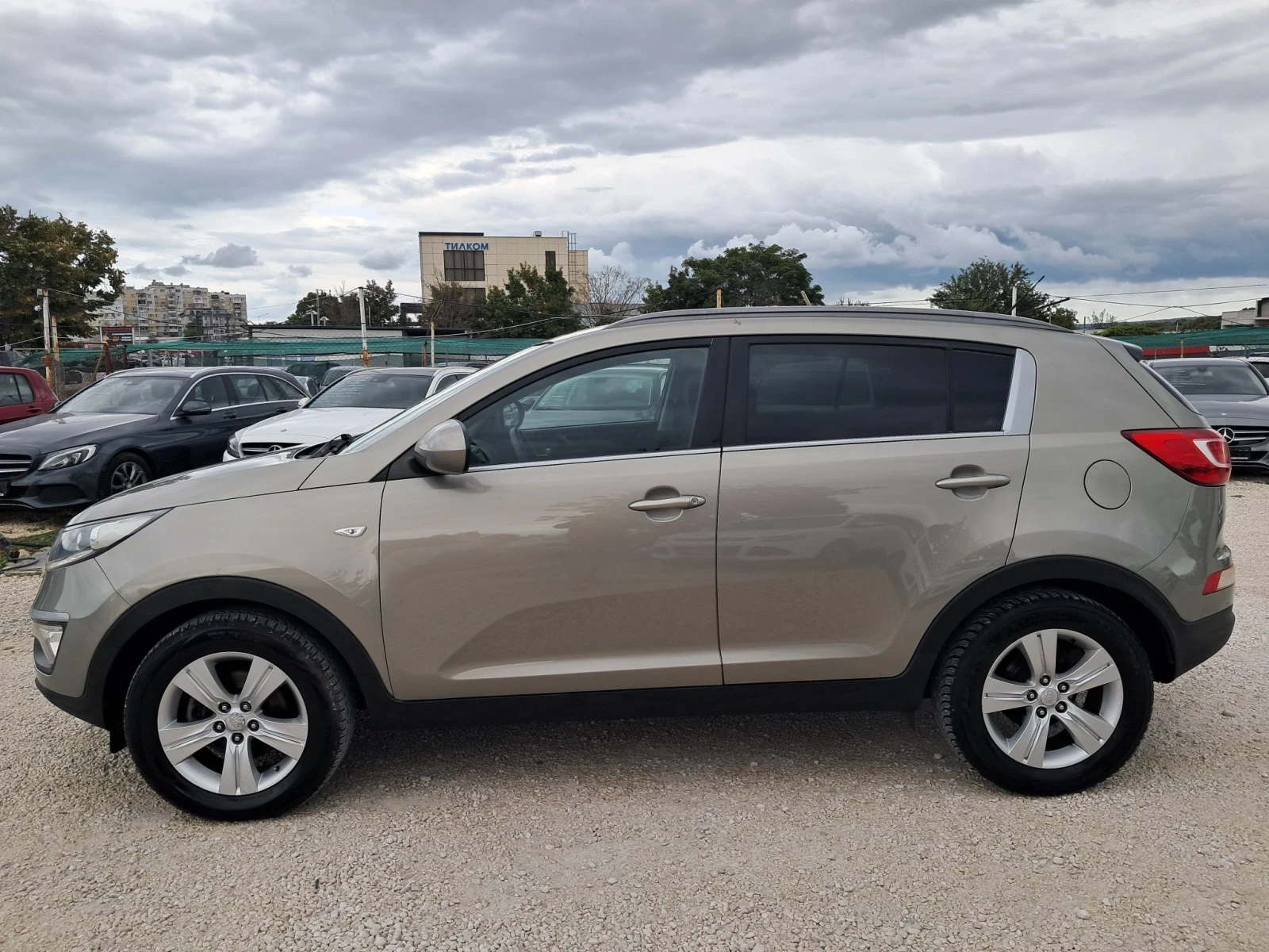 Kia Sportage 1.6i ИТАЛИЯ НАВИГАЦИЯ КАМЕРА ПАРКТРОНИК, снимка 4 - Автомобили и джипове - 56248211