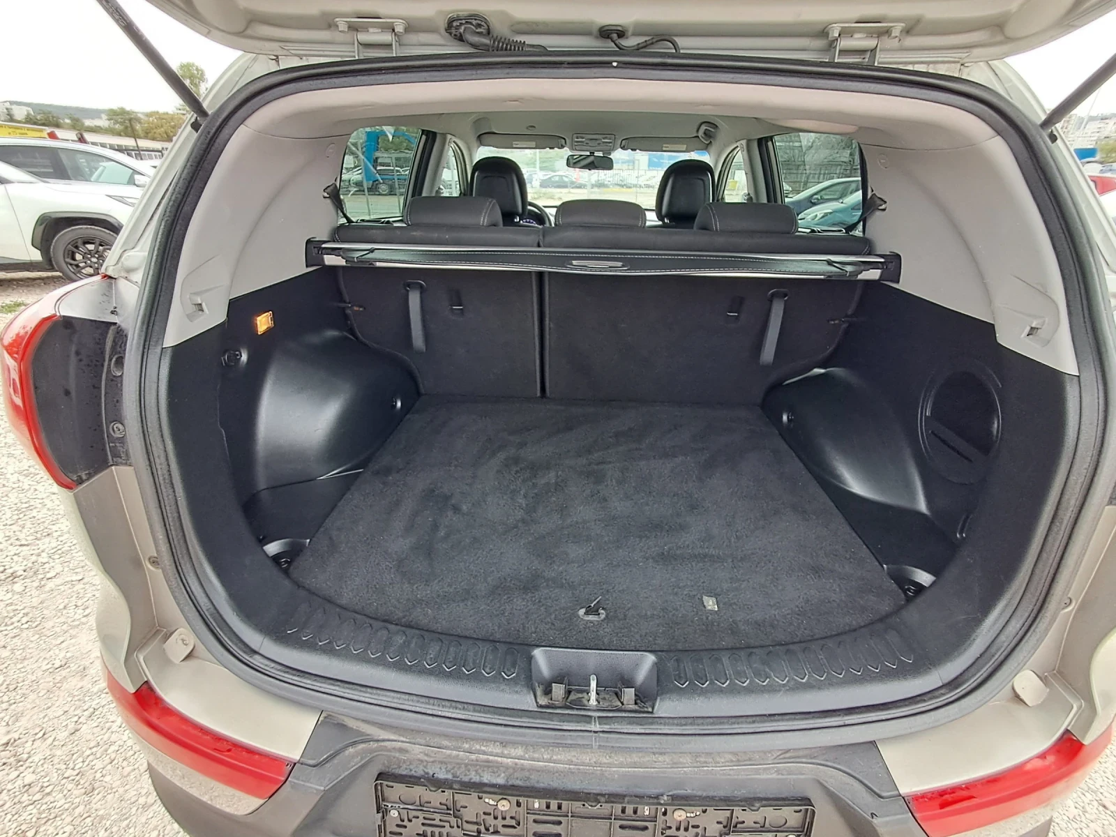 Kia Sportage 1.6i ИТАЛИЯ НАВИГАЦИЯ КАМЕРА ПАРКТРОНИК, снимка 14 - Автомобили и джипове - 56248211