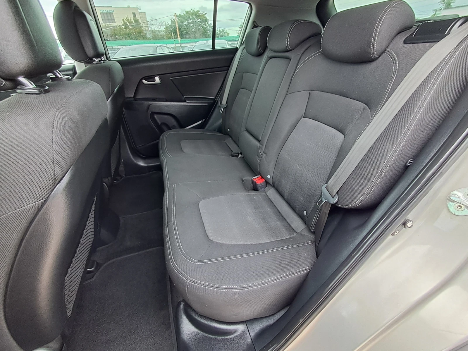 Kia Sportage 1.6i ИТАЛИЯ НАВИГАЦИЯ КАМЕРА ПАРКТРОНИК, снимка 13 - Автомобили и джипове - 56248211