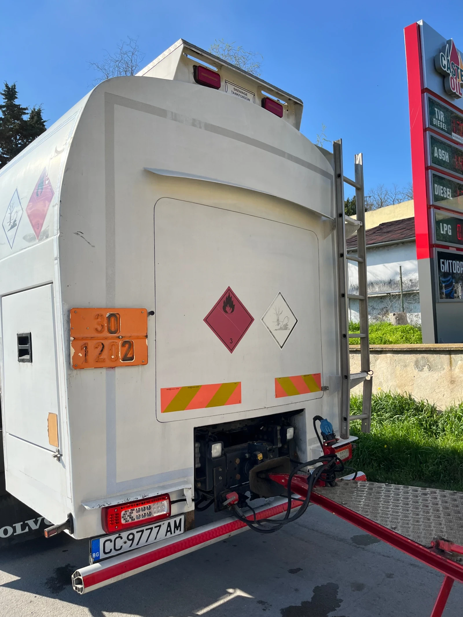 Volvo Fh цистерна за бензин и дизел, снимка 7 - Камиони - 54503190