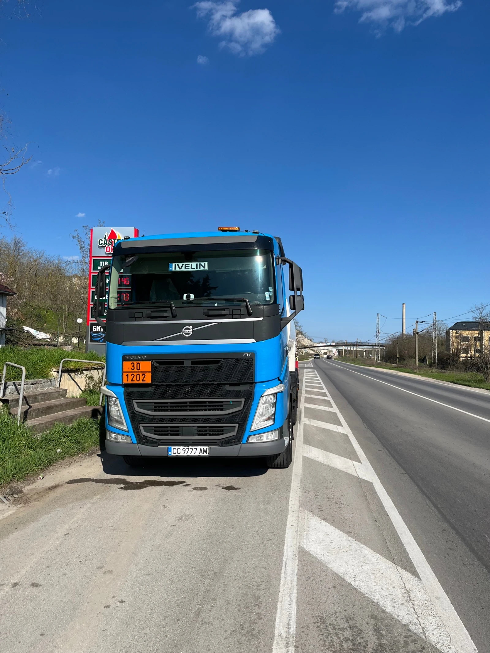 Volvo Fh цистерна за бензин и дизел, снимка 2 - Камиони - 54503190