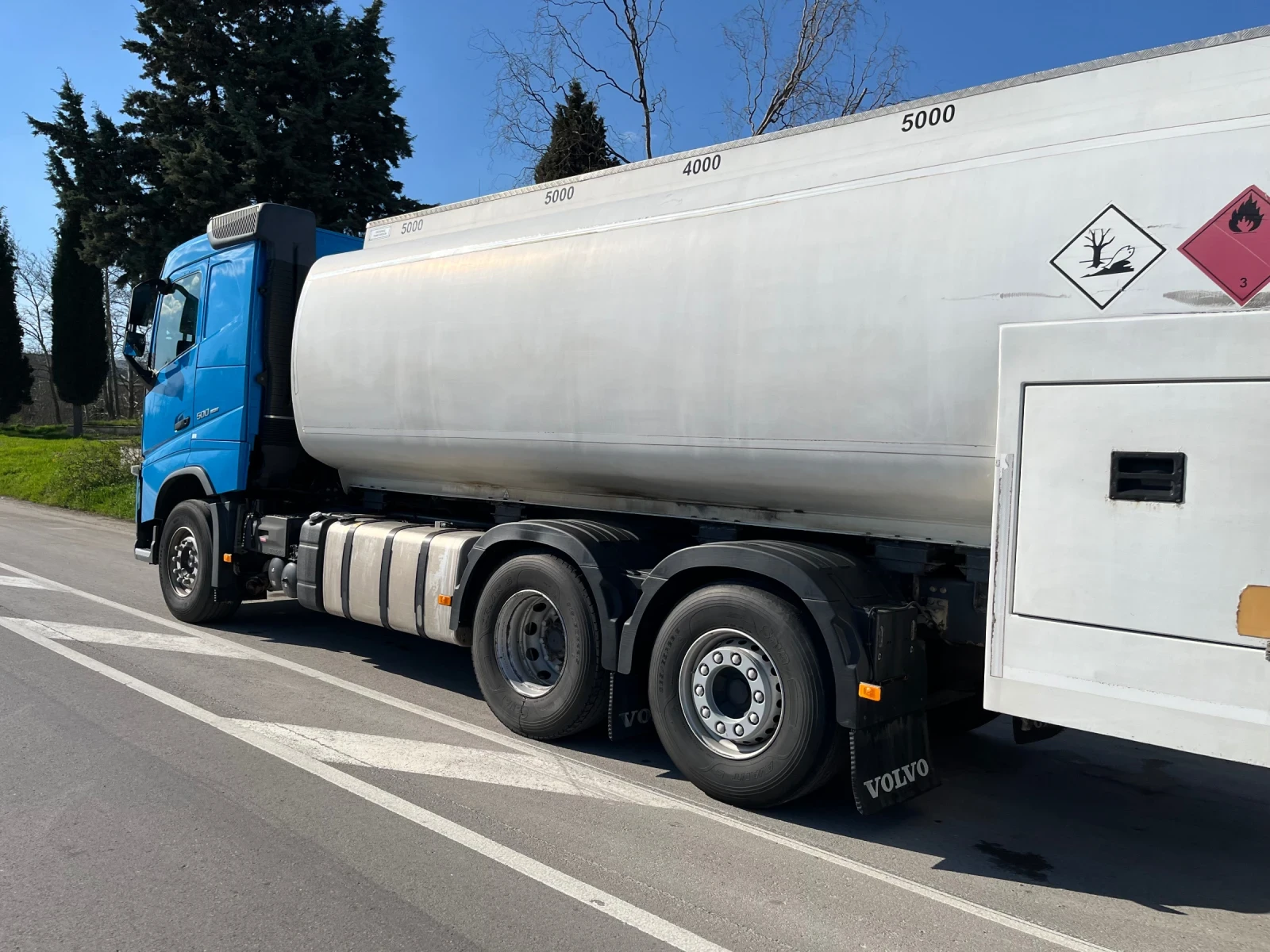 Volvo Fh цистерна за бензин и дизел, снимка 9 - Камиони - 54503190