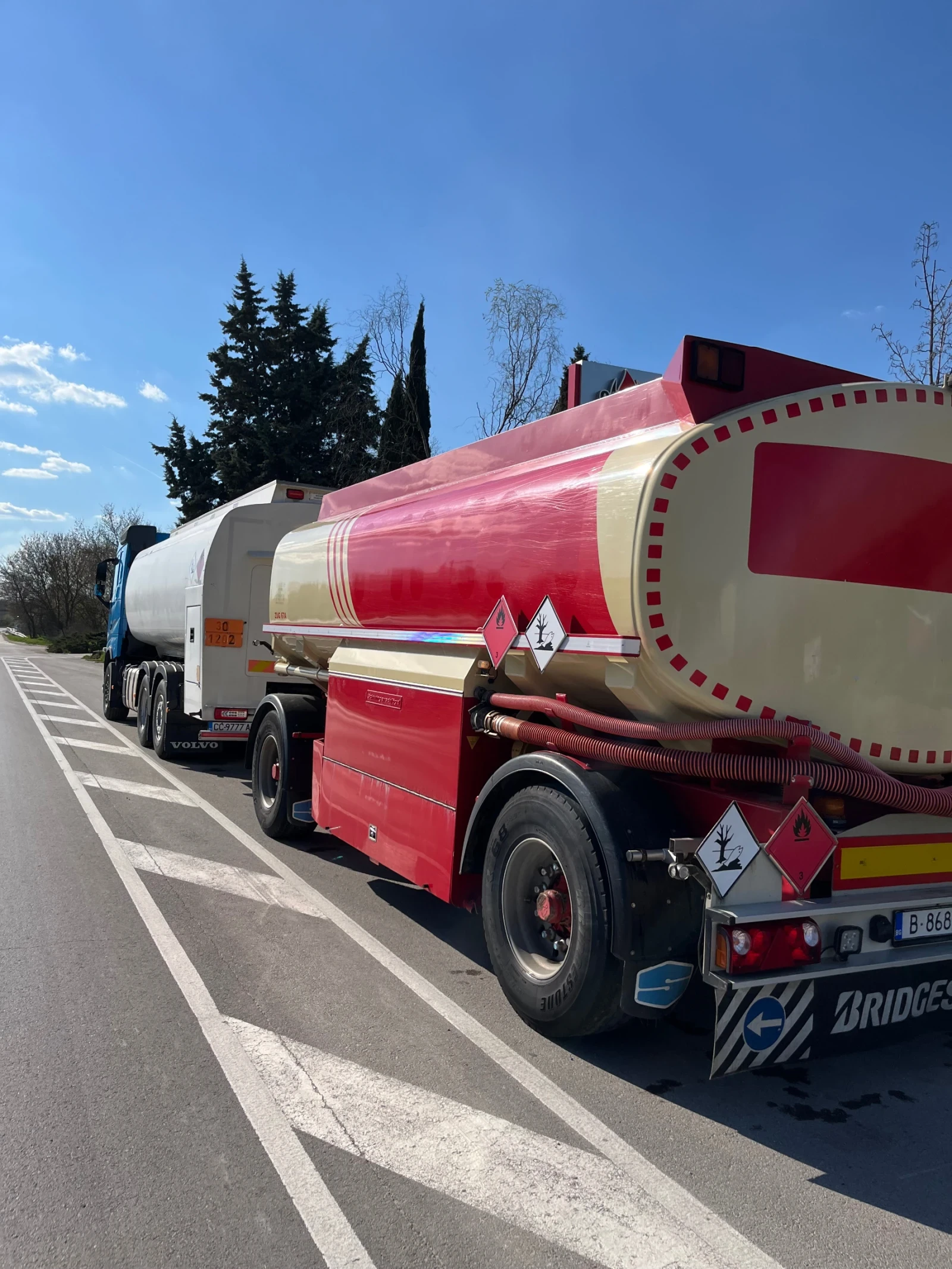 Volvo Fh цистерна за бензин и дизел, снимка 5 - Камиони - 54503190