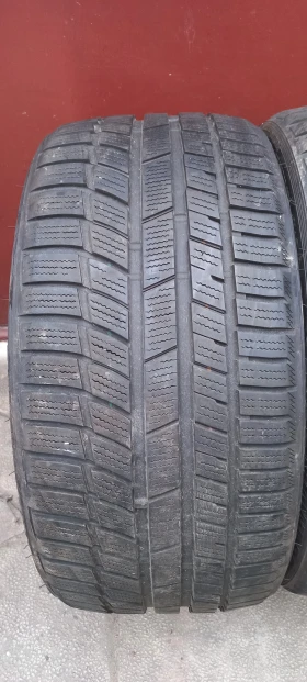 Гуми Зимни 255/30R20, снимка 2 - Гуми и джанти - 46950444