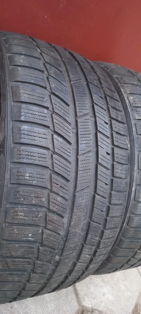 Гуми Зимни 255/30R20, снимка 4 - Гуми и джанти - 46950444