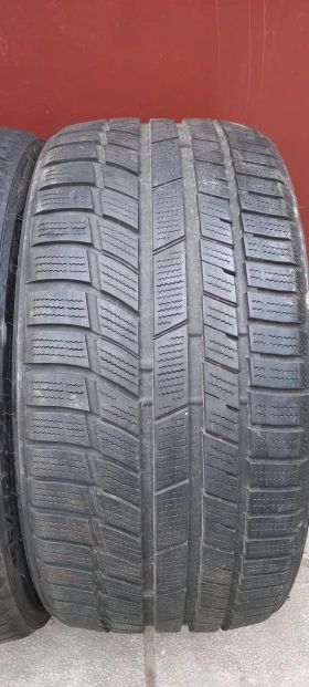 Гуми Зимни 255/30R20, снимка 3 - Гуми и джанти - 46950444