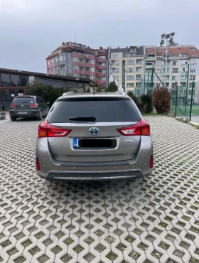 Toyota Auris 1.8 Hybrid, снимка 2