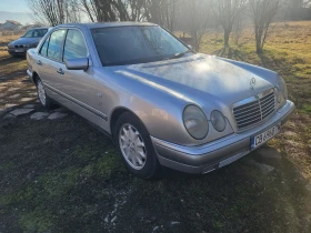 Mercedes-Benz E 200 Колата е в оригинално състояние само за ценители  1