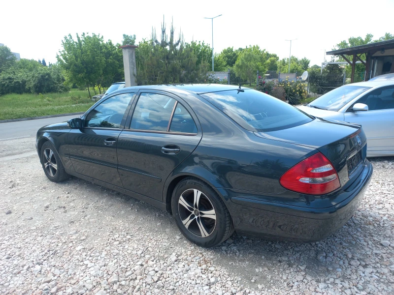 Mercedes-Benz E 200 Бензин, снимка 5 - Автомобили и джипове - 45701360