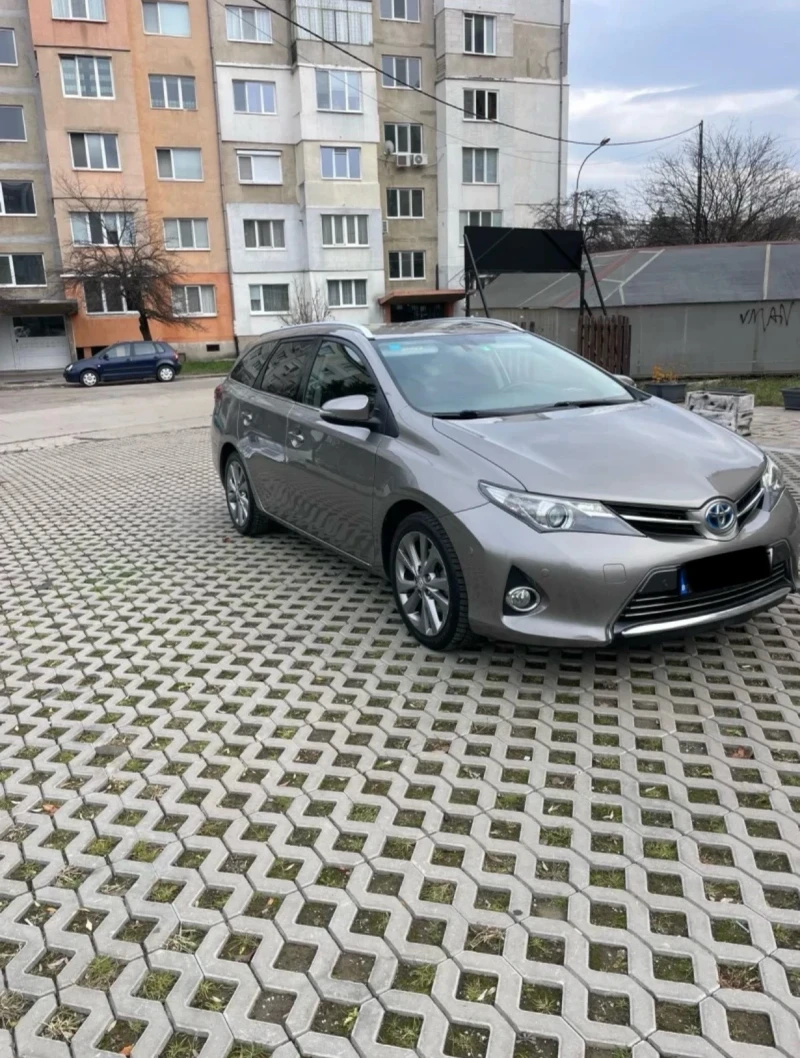 Toyota Auris 1.8 Hybrid, снимка 3 - Автомобили и джипове - 48635169