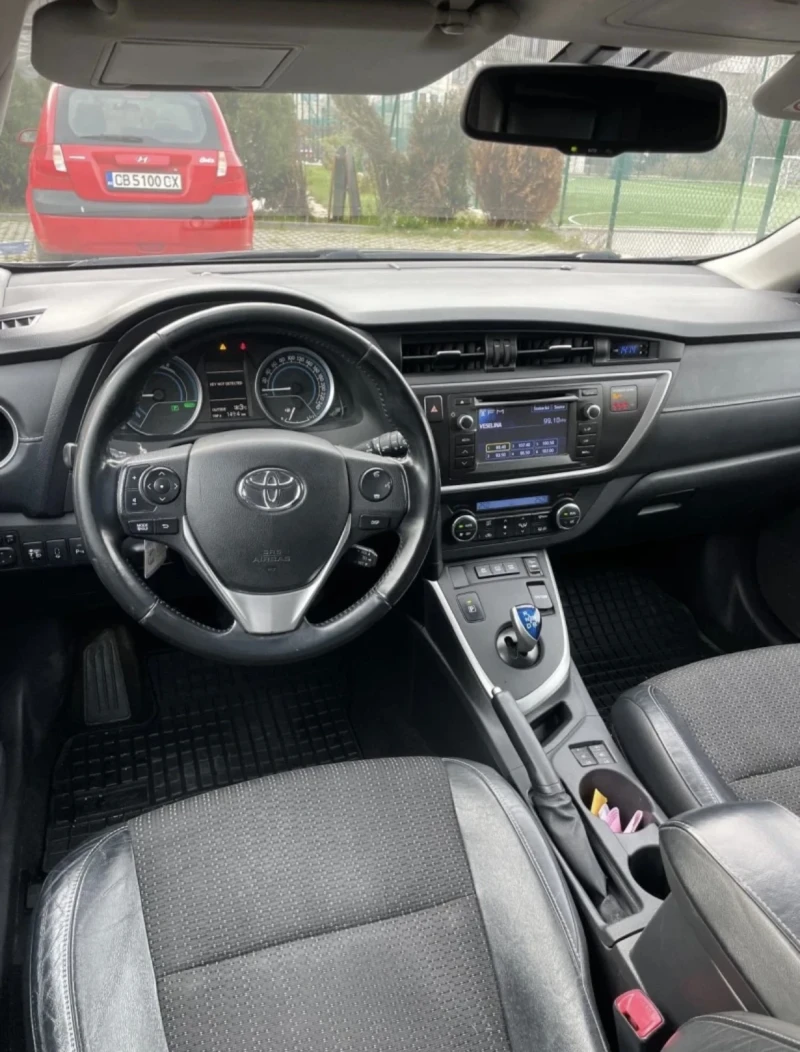 Toyota Auris 1.8 Hybrid, снимка 6 - Автомобили и джипове - 48635169