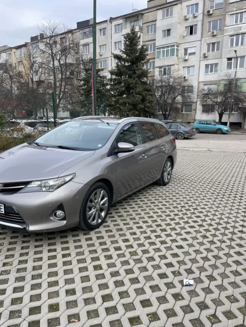 Toyota Auris 1.8 Hybrid, снимка 4 - Автомобили и джипове - 48635169