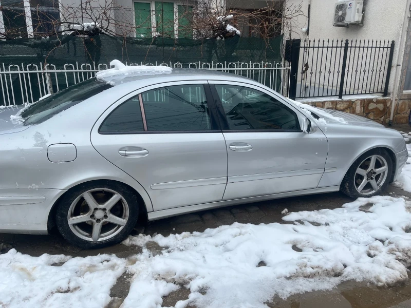 Mercedes-Benz E 220, снимка 2 - Автомобили и джипове - 48691100