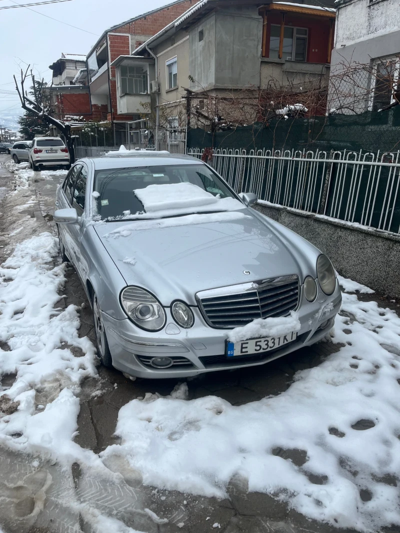 Mercedes-Benz E 220, снимка 1 - Автомобили и джипове - 48691100