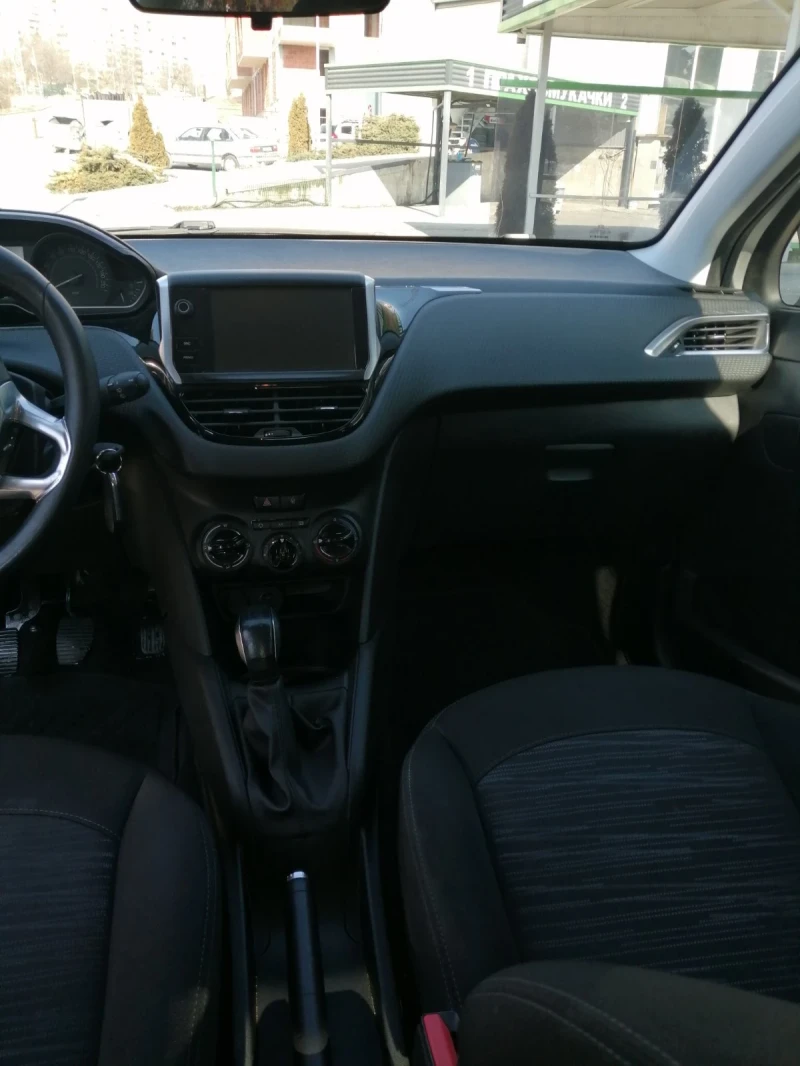 Peugeot 208 1.2, снимка 5 - Автомобили и джипове - 49268702