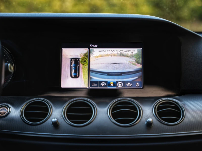 Mercedes-Benz E 200, снимка 9 - Автомобили и джипове - 52640188