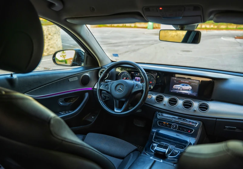 Mercedes-Benz E 200, снимка 10 - Автомобили и джипове - 52640188