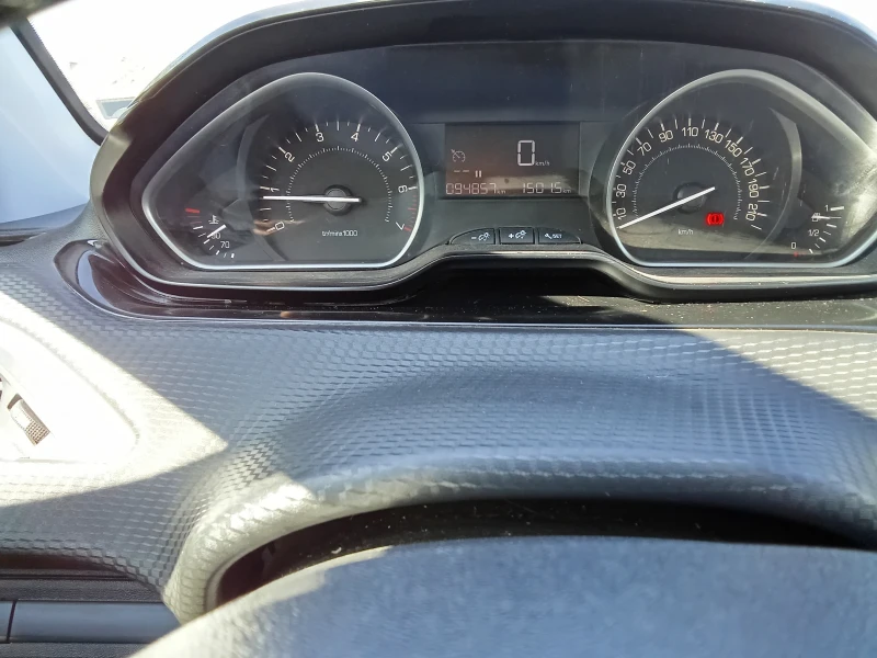 Peugeot 2008 1.2 benzin 82hp., снимка 5 - Автомобили и джипове - 52507746