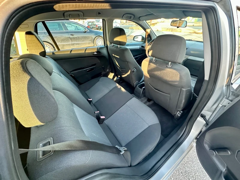 Opel Astra 1.9 CDTI, снимка 17 - Автомобили и джипове - 53189269