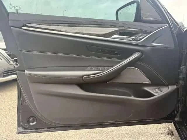 BMW 550 * M550i xDrive * CARFAX * ФИКСИРАНА ЦЕНА ДО СОФИЯ, снимка 13 - Автомобили и джипове - 55695864