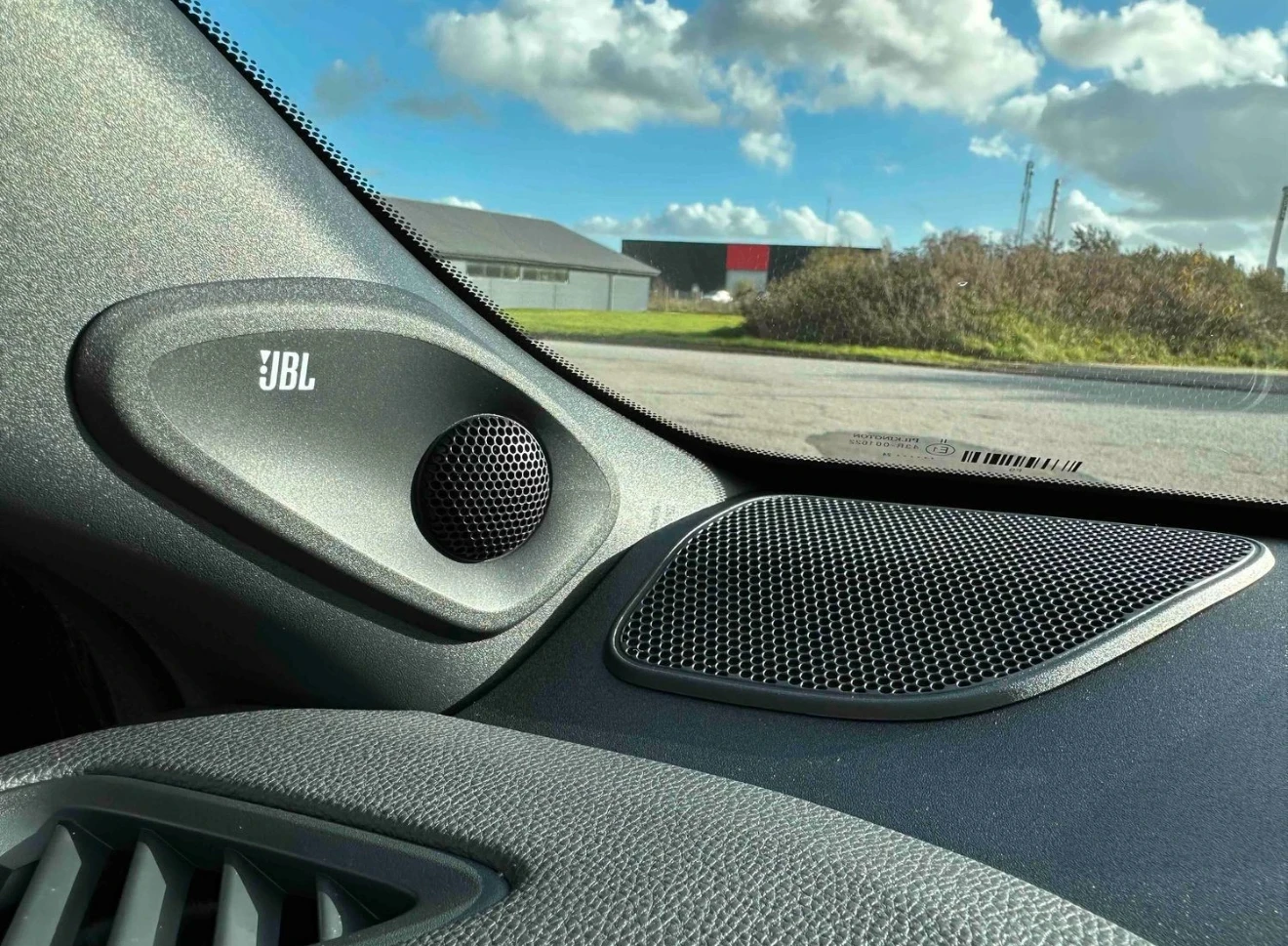 Toyota Yaris Executive Style JBL Head-Up Display - изображение 10