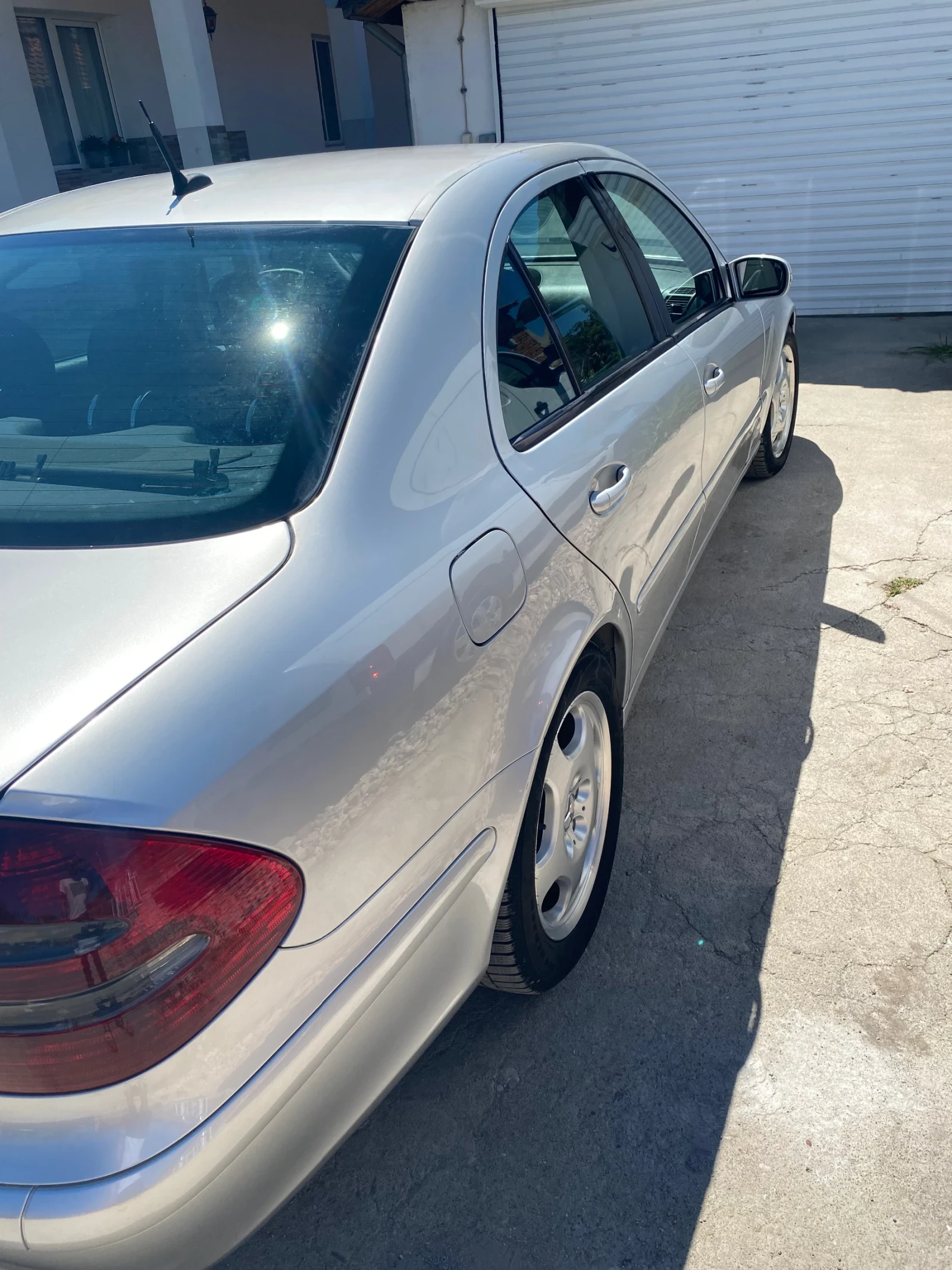 Mercedes-Benz E 200  - изображение 6