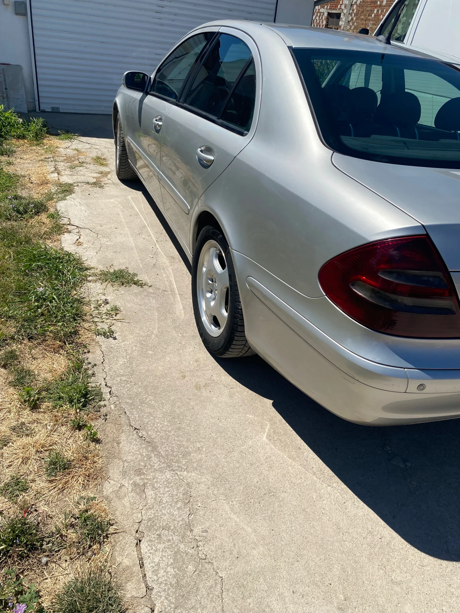 Mercedes-Benz E 200  - изображение 7