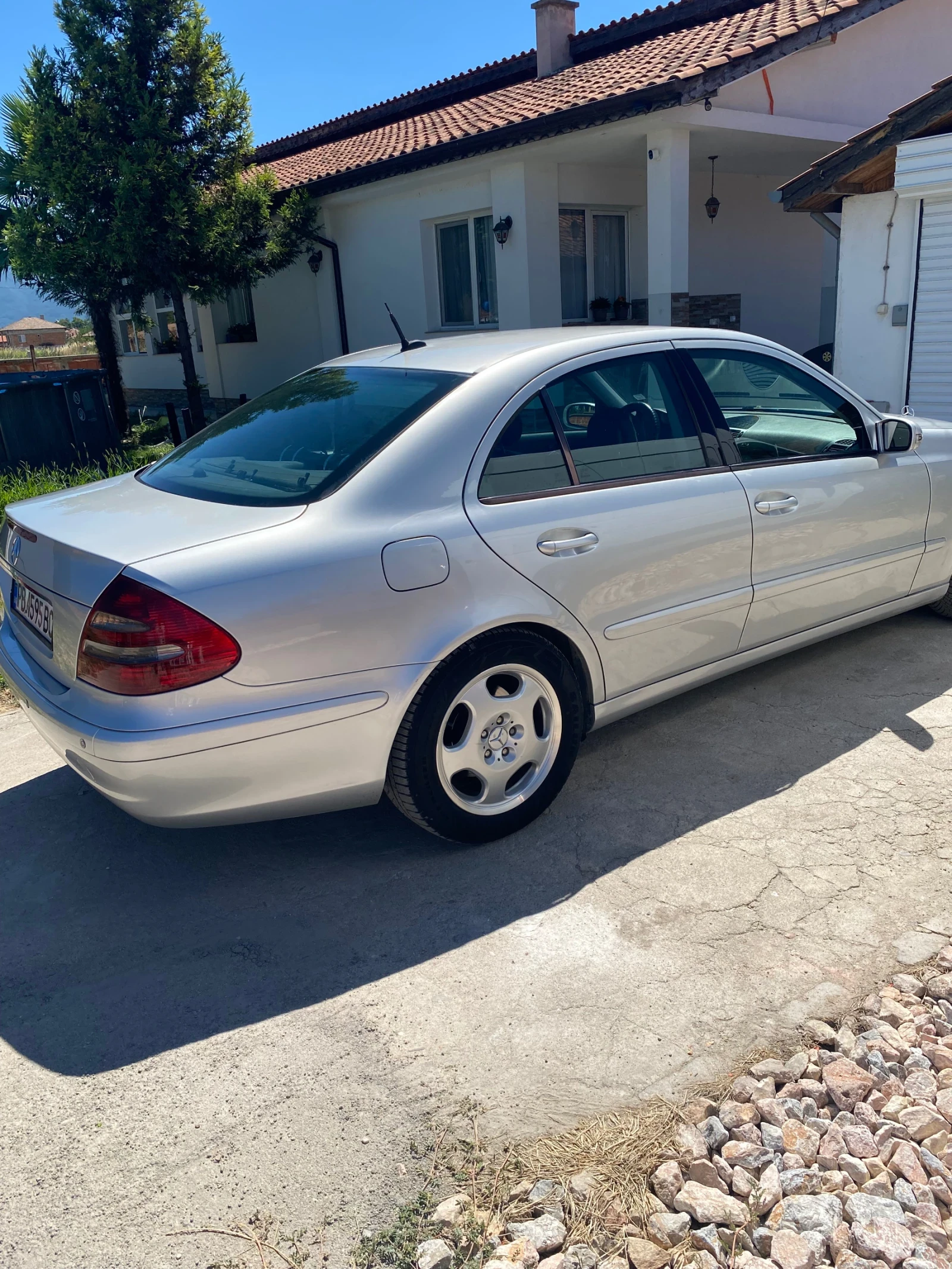 Mercedes-Benz E 200  - изображение 4