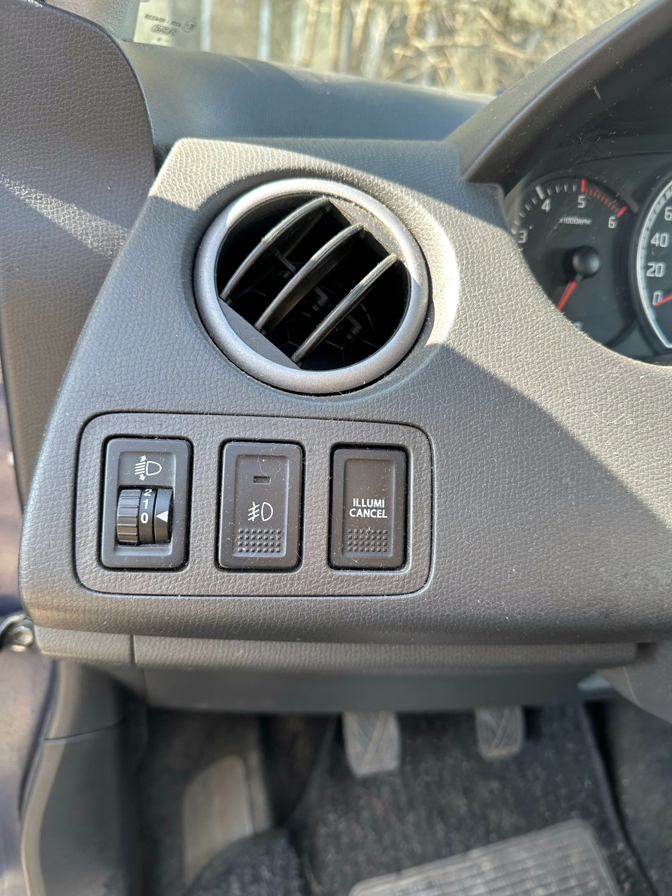 Suzuki Swift 1.3 DDIS, снимка 9 - Автомобили и джипове - 53935570